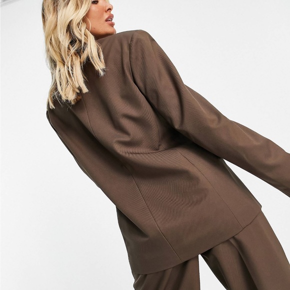New with tags ASOS DESIGN masculine suit blazer in chocolate brown jacket US 4 - Picture 3 of 7